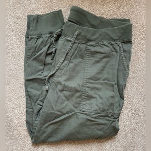 Women’s Gap Tapered Pants.